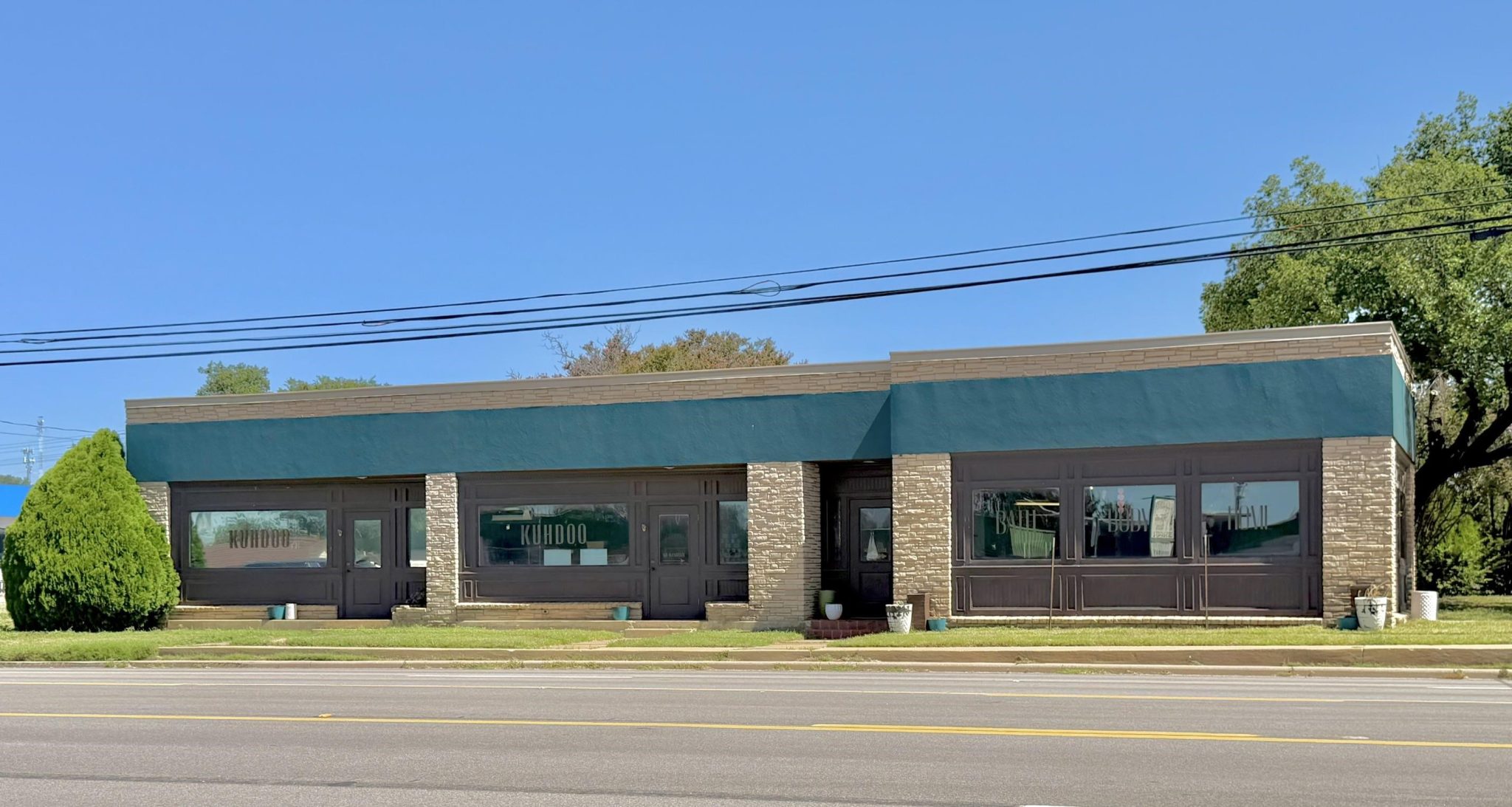 301 Young, Llano