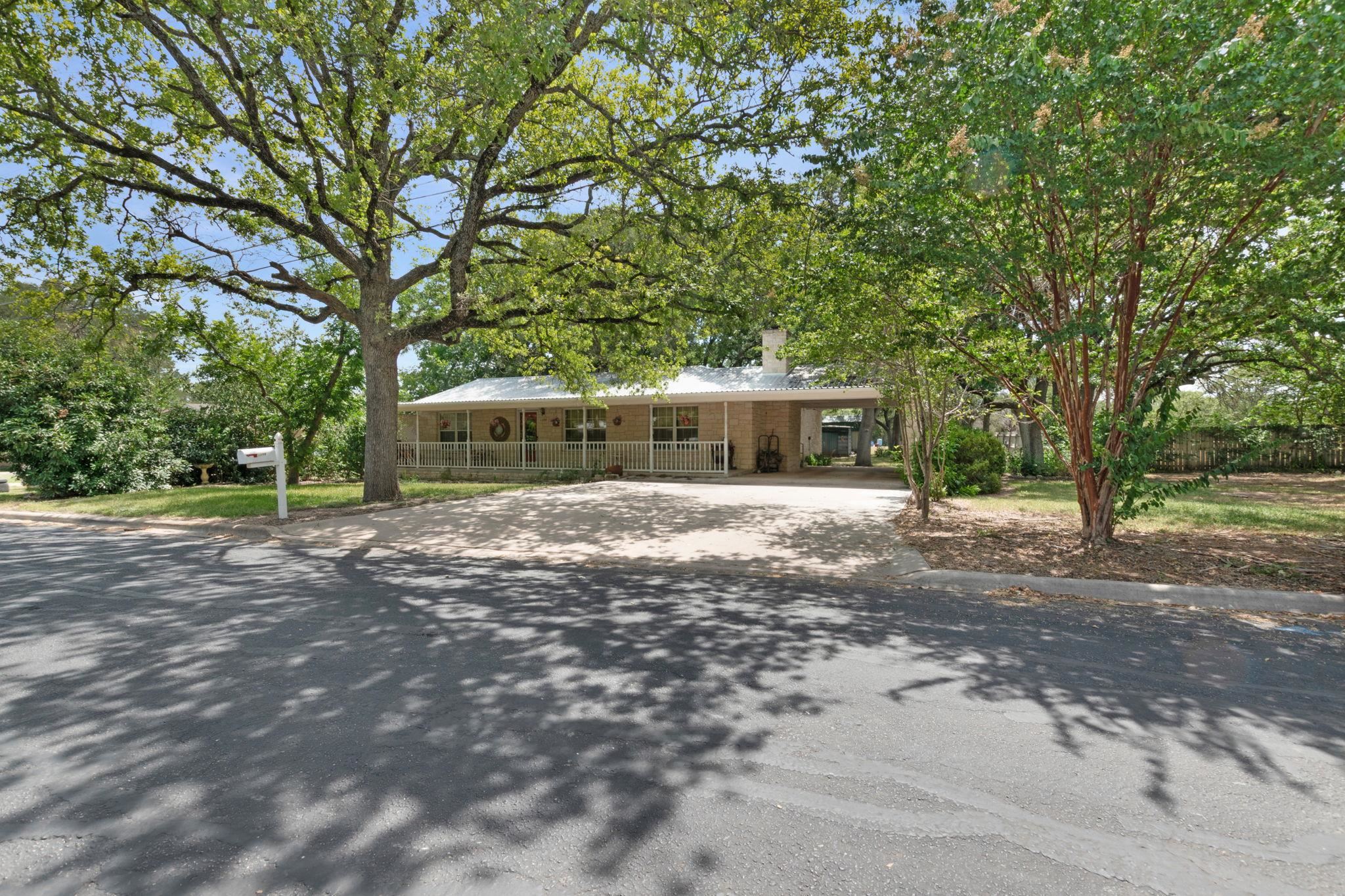 1208 Oak St, Burnet
