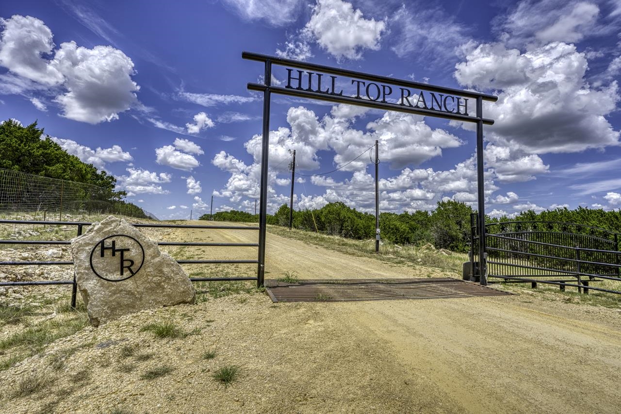 1662 Hill Top, San Saba