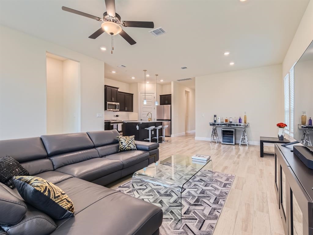4503 Cool Gray, Austin