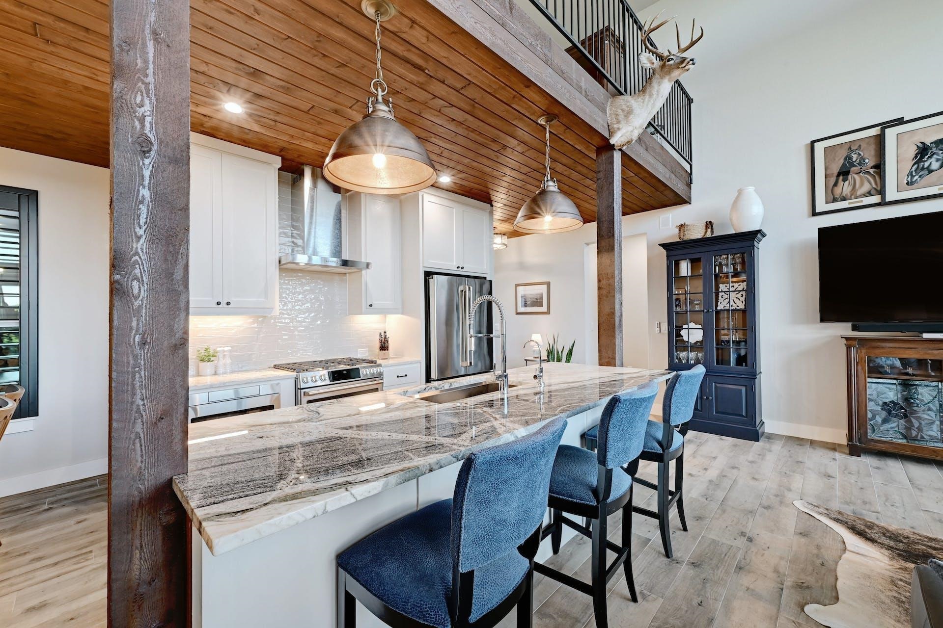 Breakfast bar seating, pendant and recessed lighting