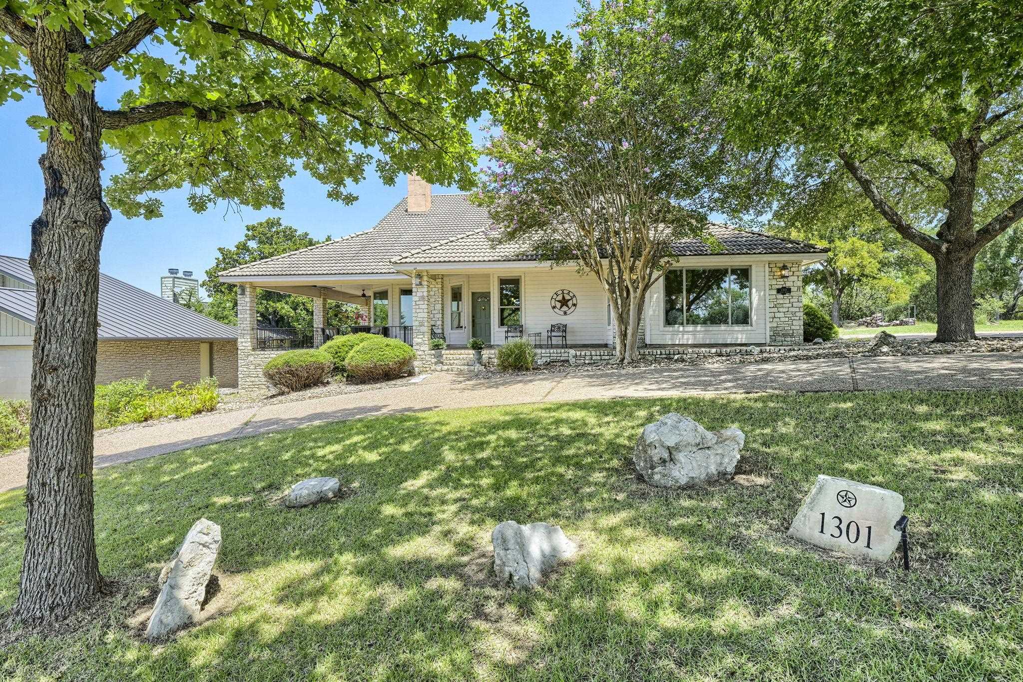 1301 That Away, Horseshoe Bay