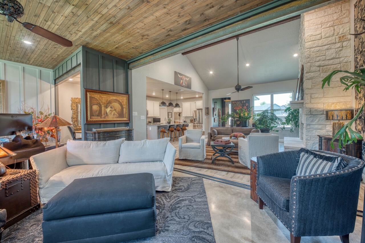 108 Lakecliff, Kingsland
