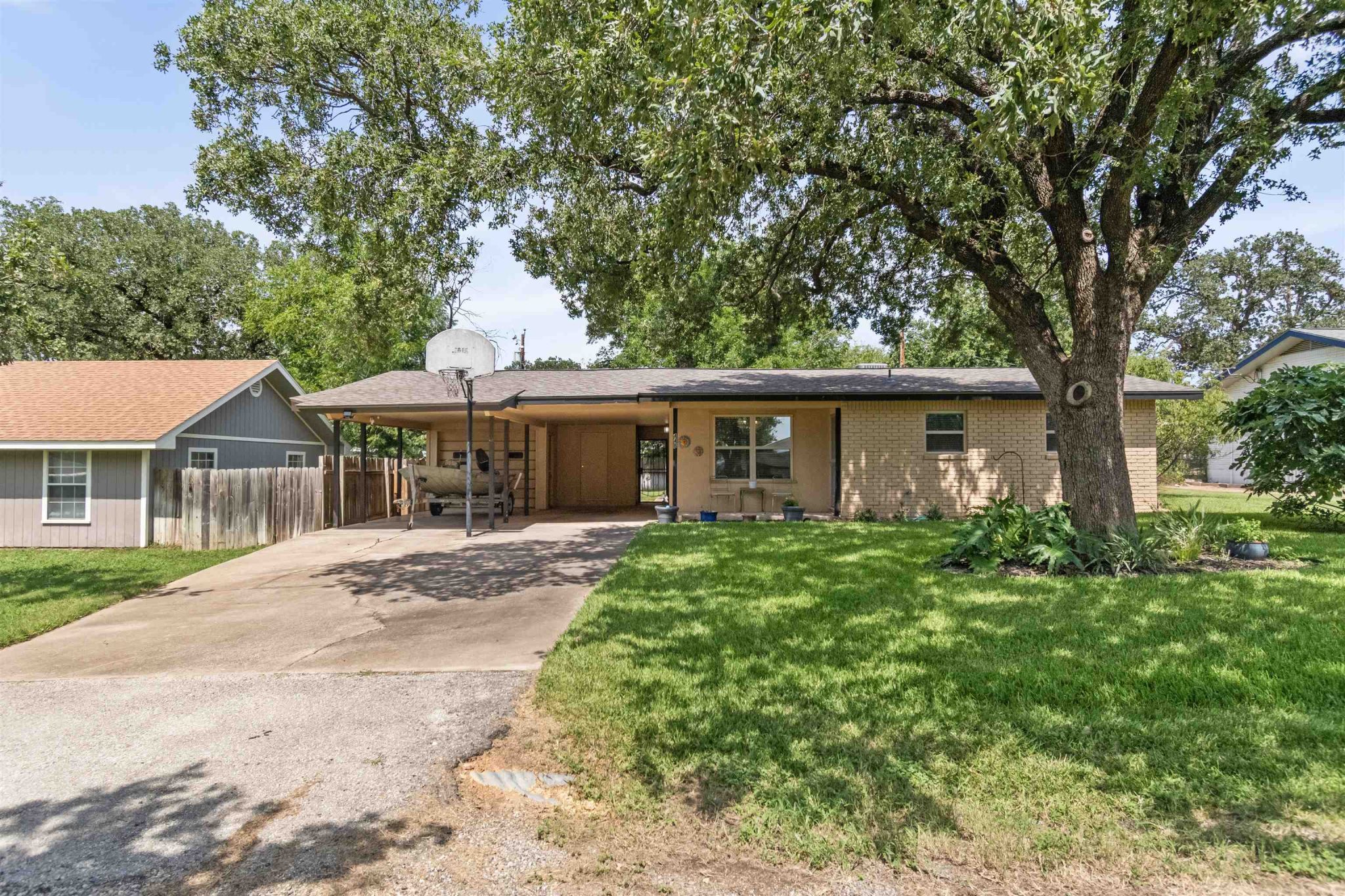 448 Elm, Kingsland
