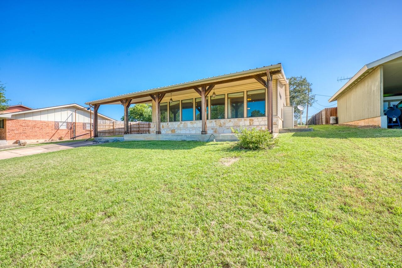 4047 River Oaks, Kingsland