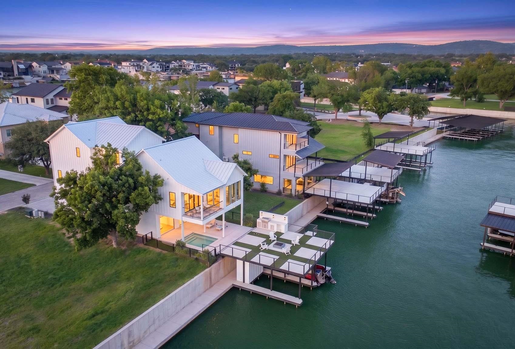 508 Lake, Kingsland