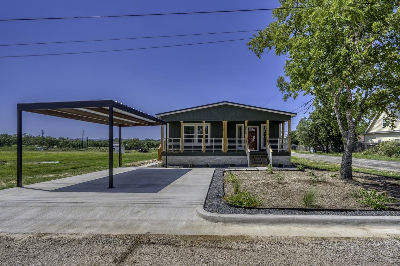 1200 Green, Llano
