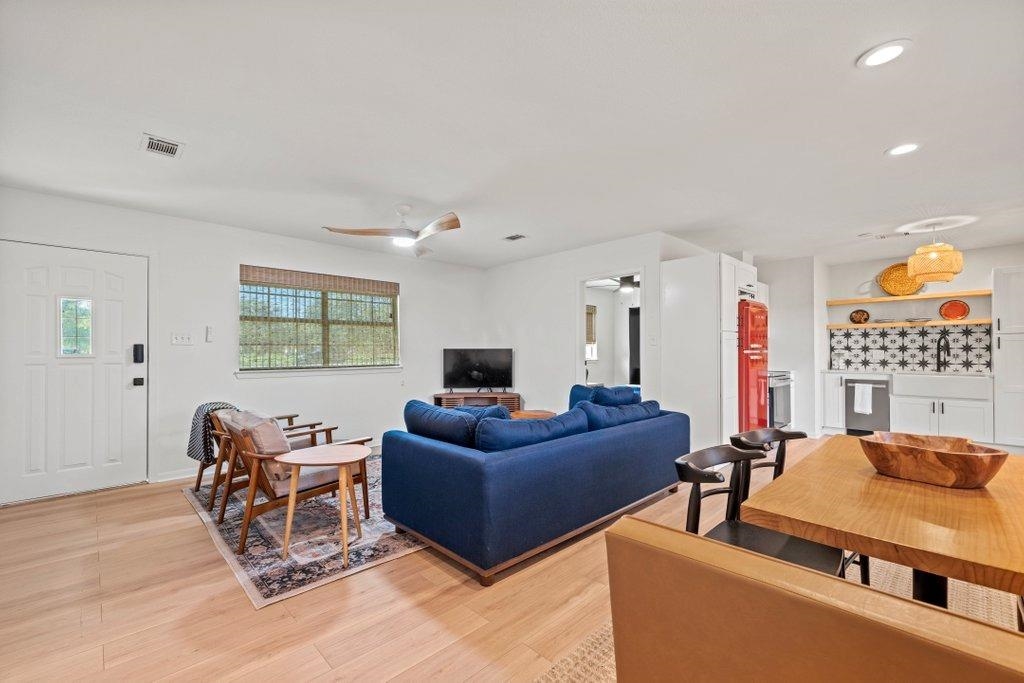 512 Pecan, Johnson City