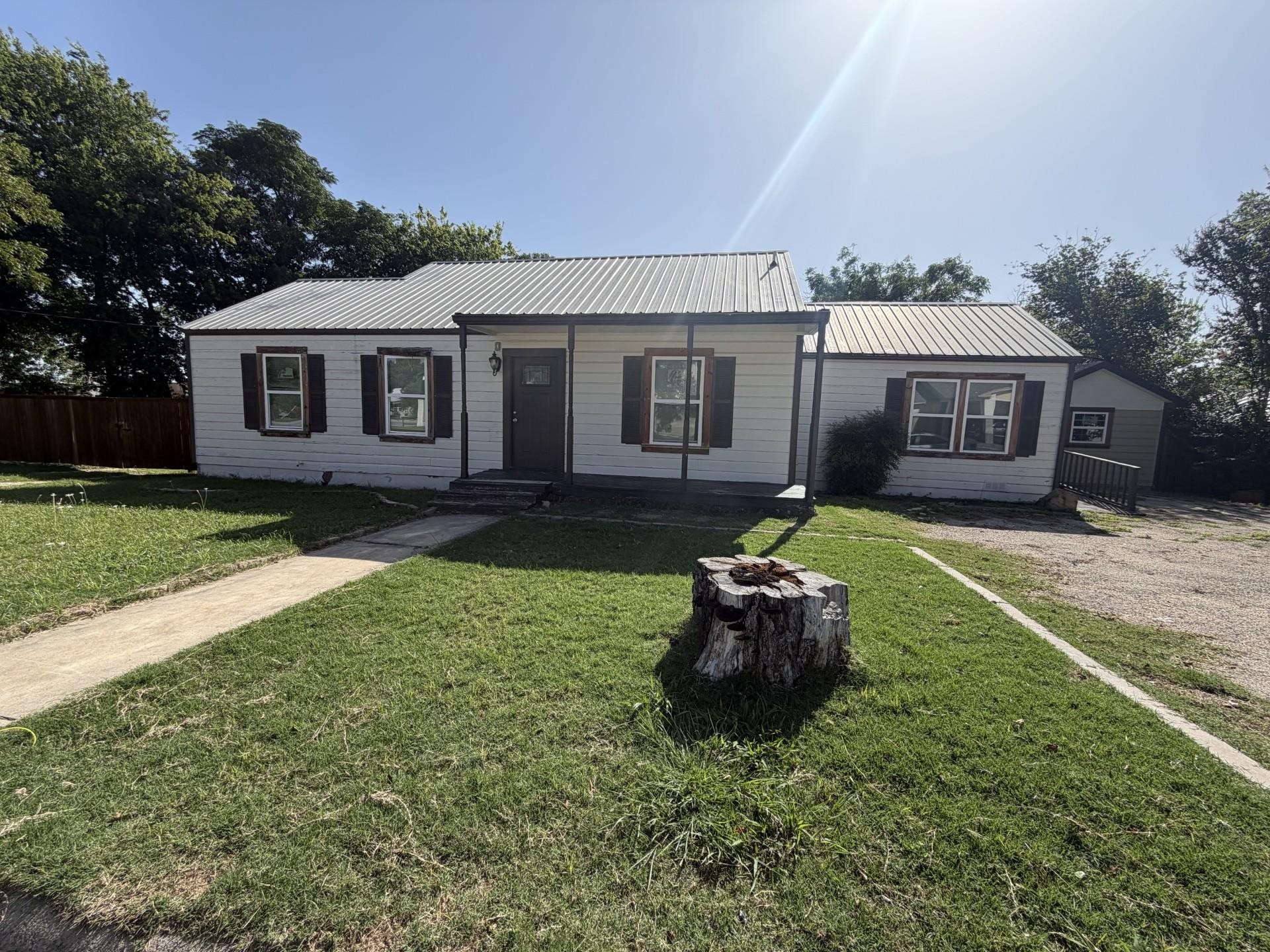 103 Walnut St., Lampasas