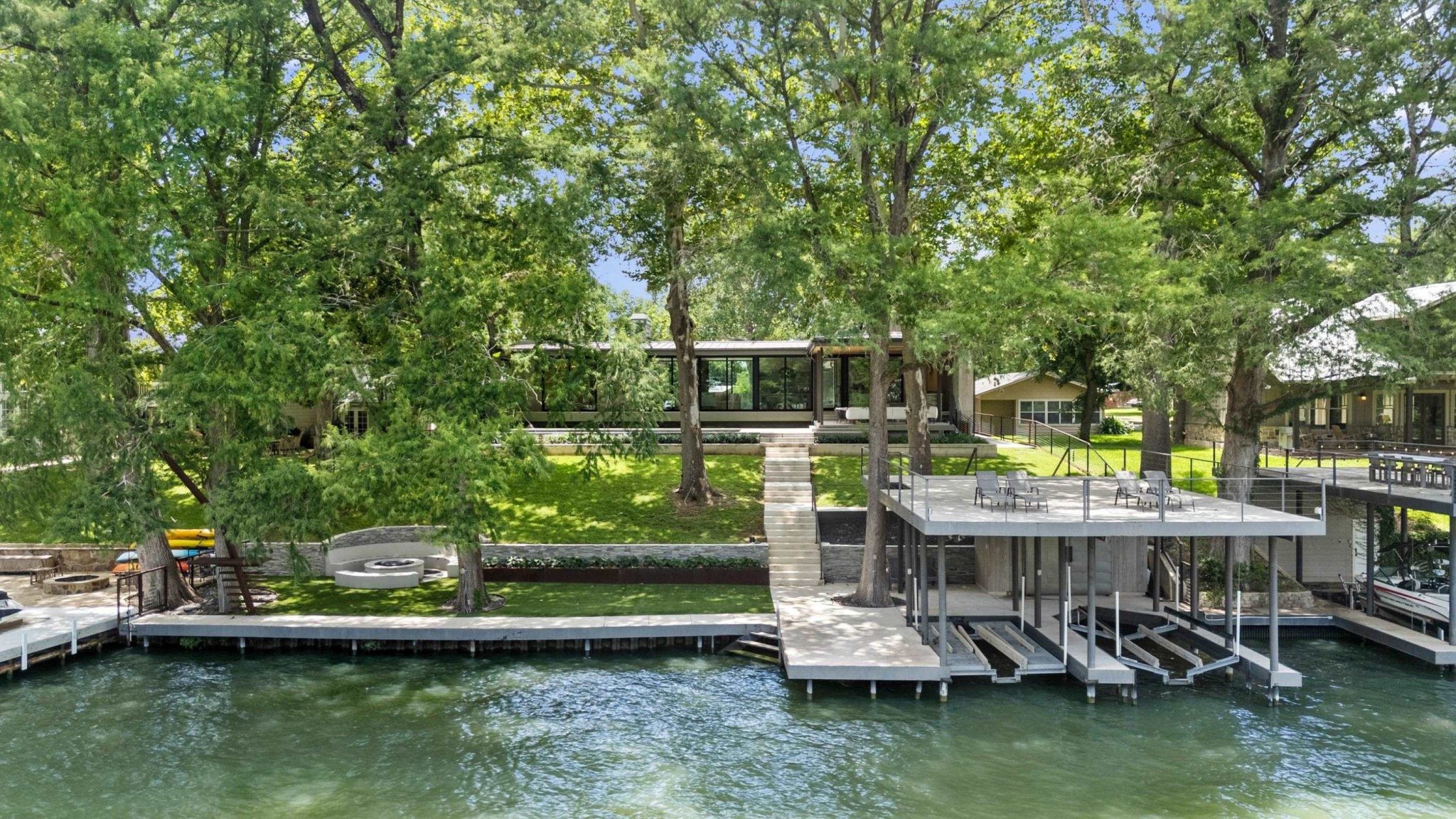 2529 Terminal Loop, McQueeney