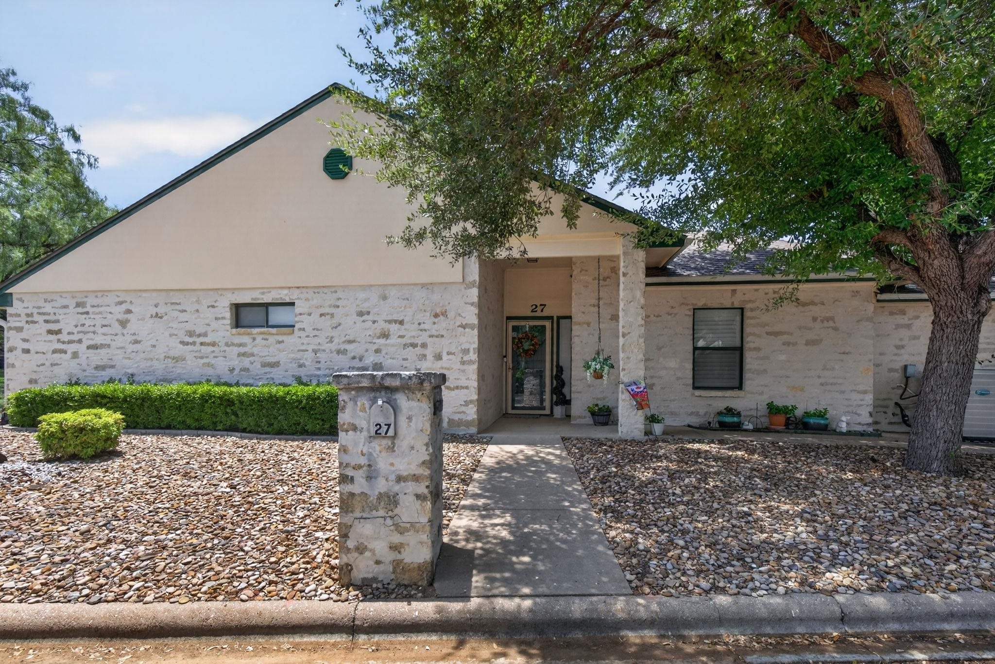 27 Fairway, Meadowlakes