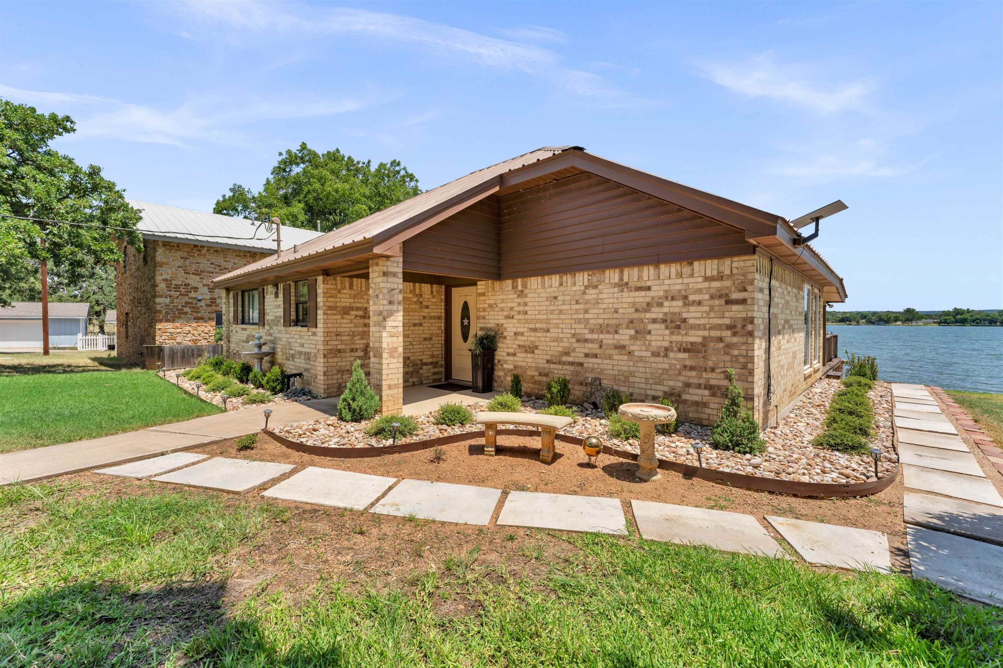 386 Lake, Tow