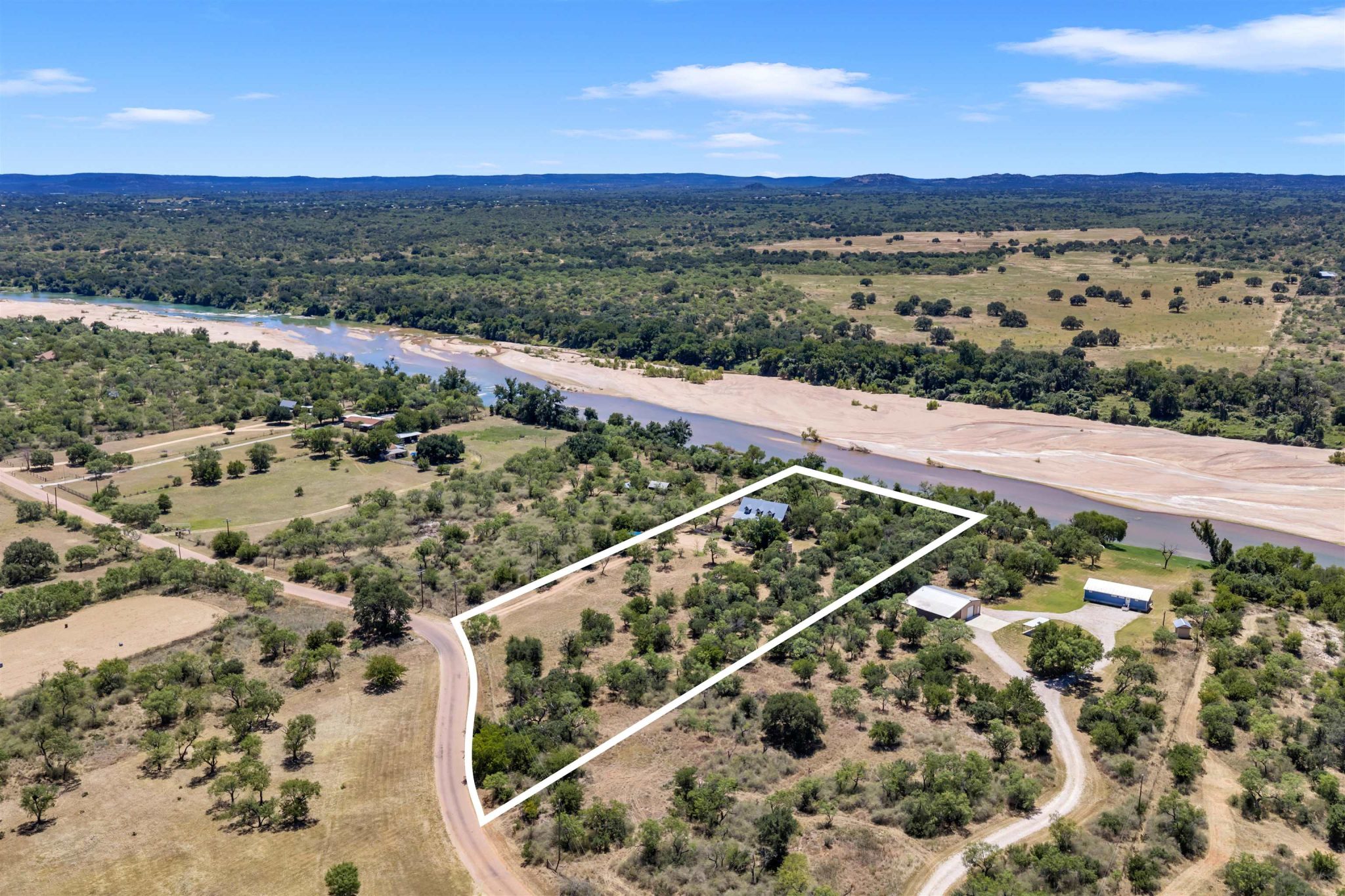 211 Riverside, Llano