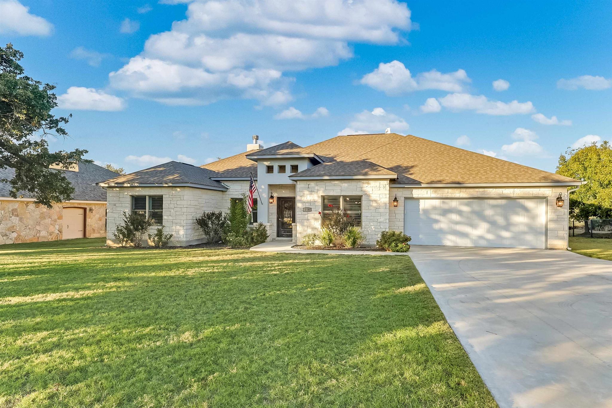 216 Enclave, Kingsland