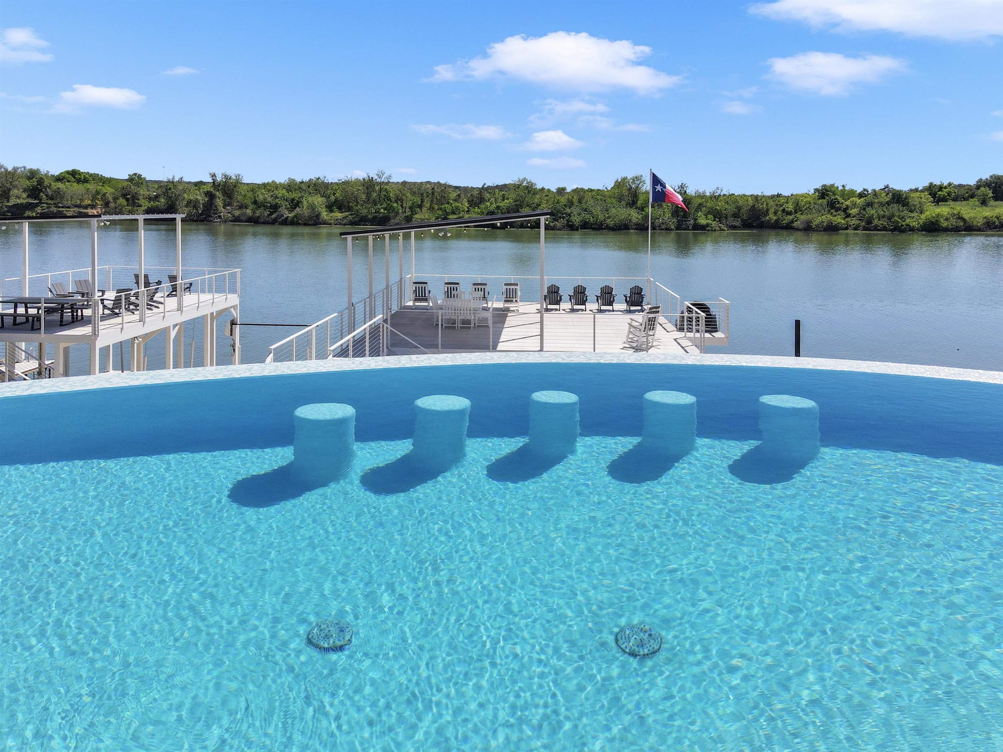 3204 River Oaks, Kingsland