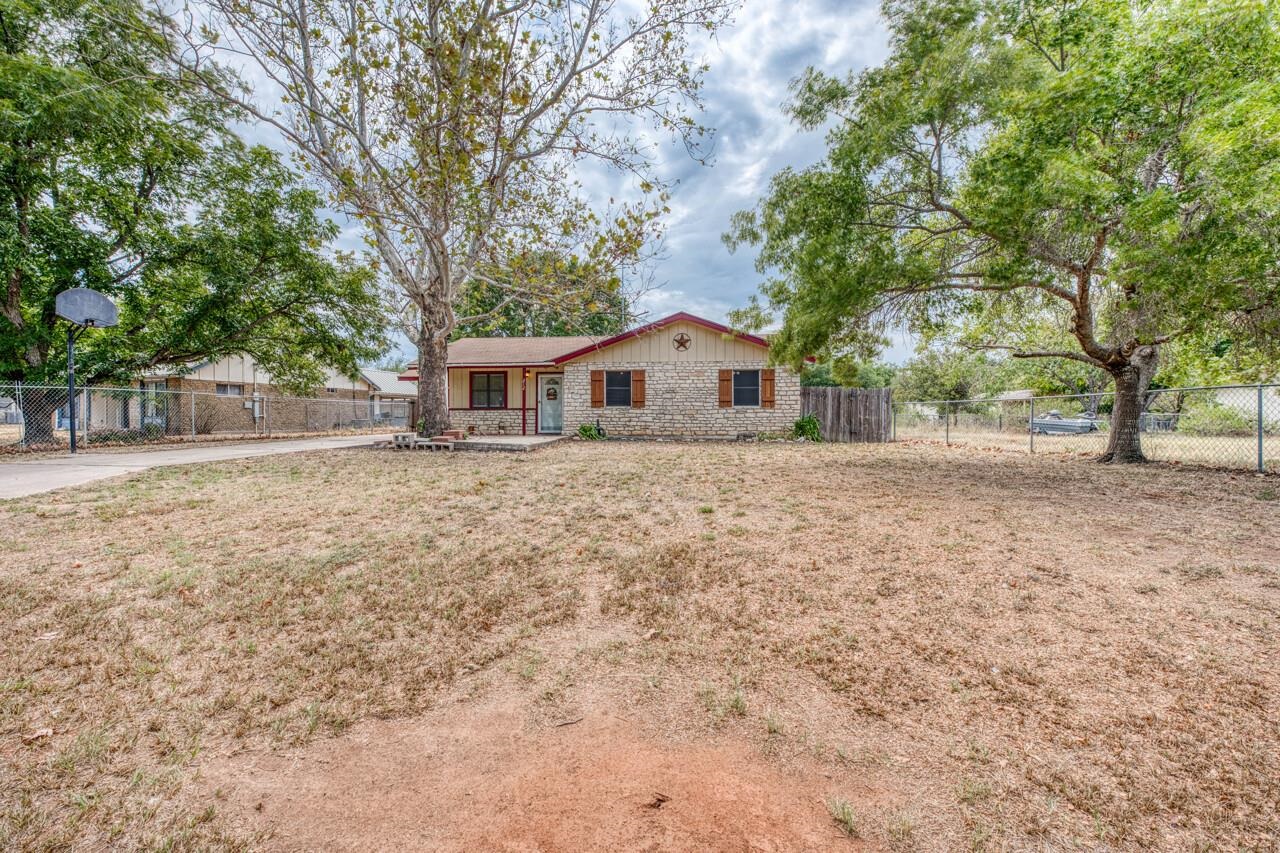 212 River Oaks, Burnet