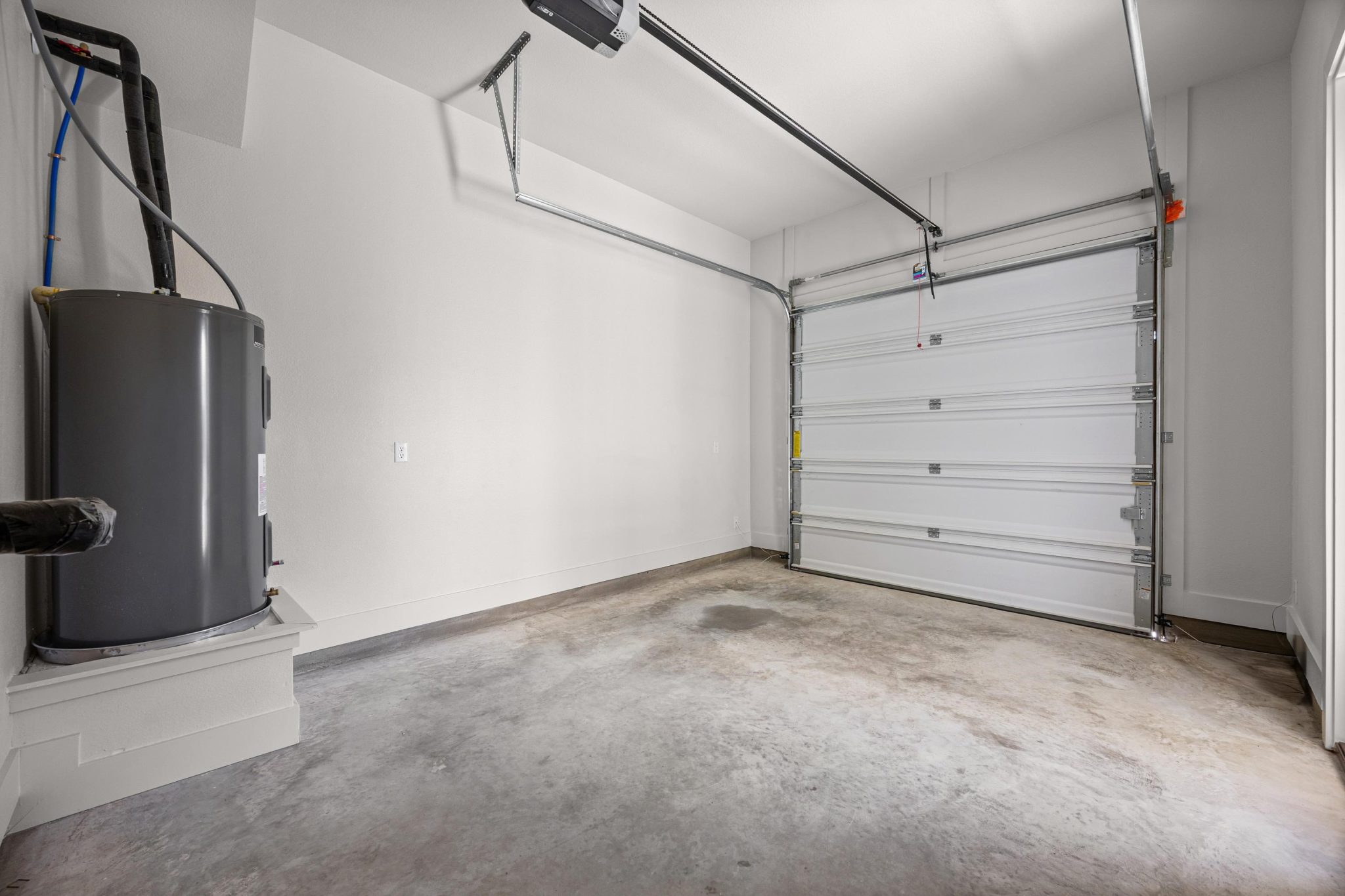 Clean secondary golf cart/toy garage for that extra space.