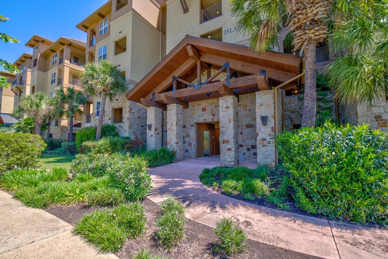 96 Island Drive #42, Horseshoe Bay