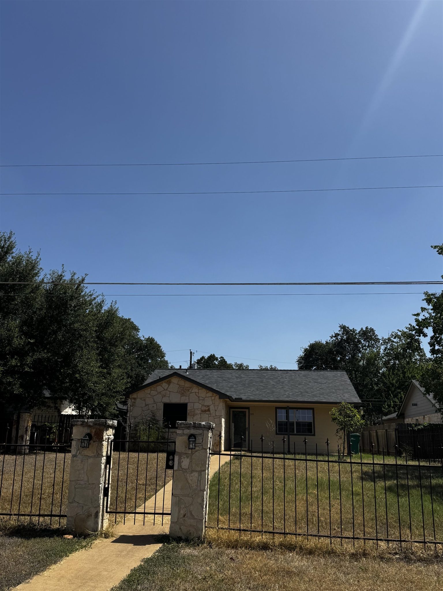 305 AVE R, Marble Falls