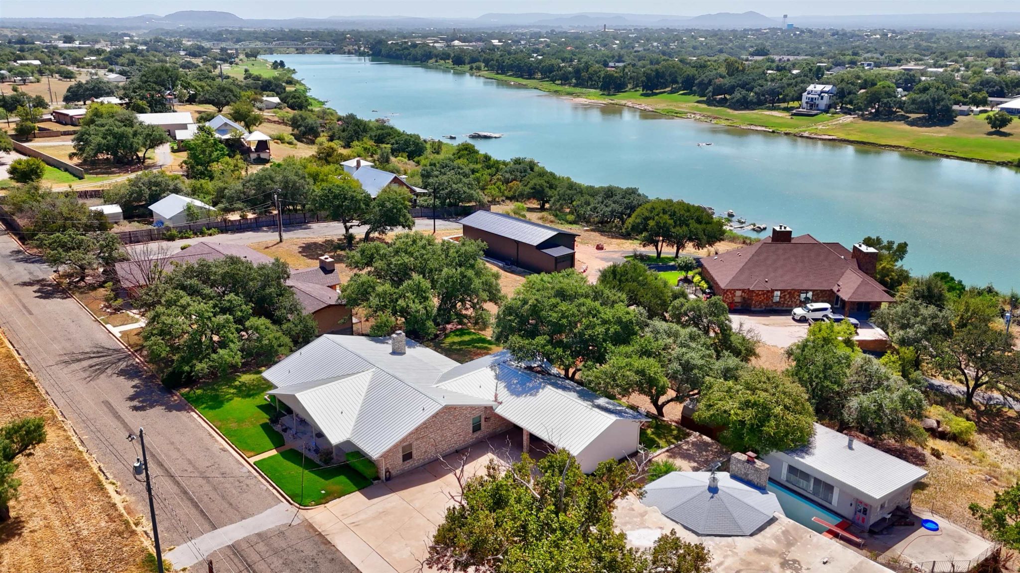 204 Sunset, Llano