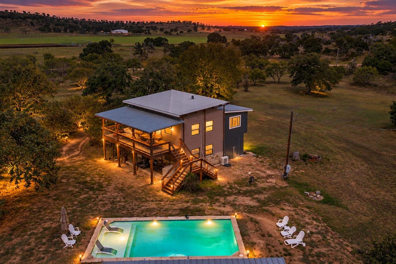 6410 County Road 408, Valley Spring
