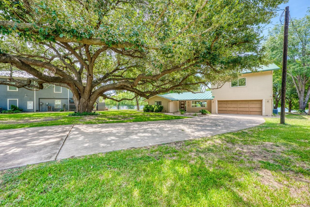 1704 Bluebonnet, Kingsland