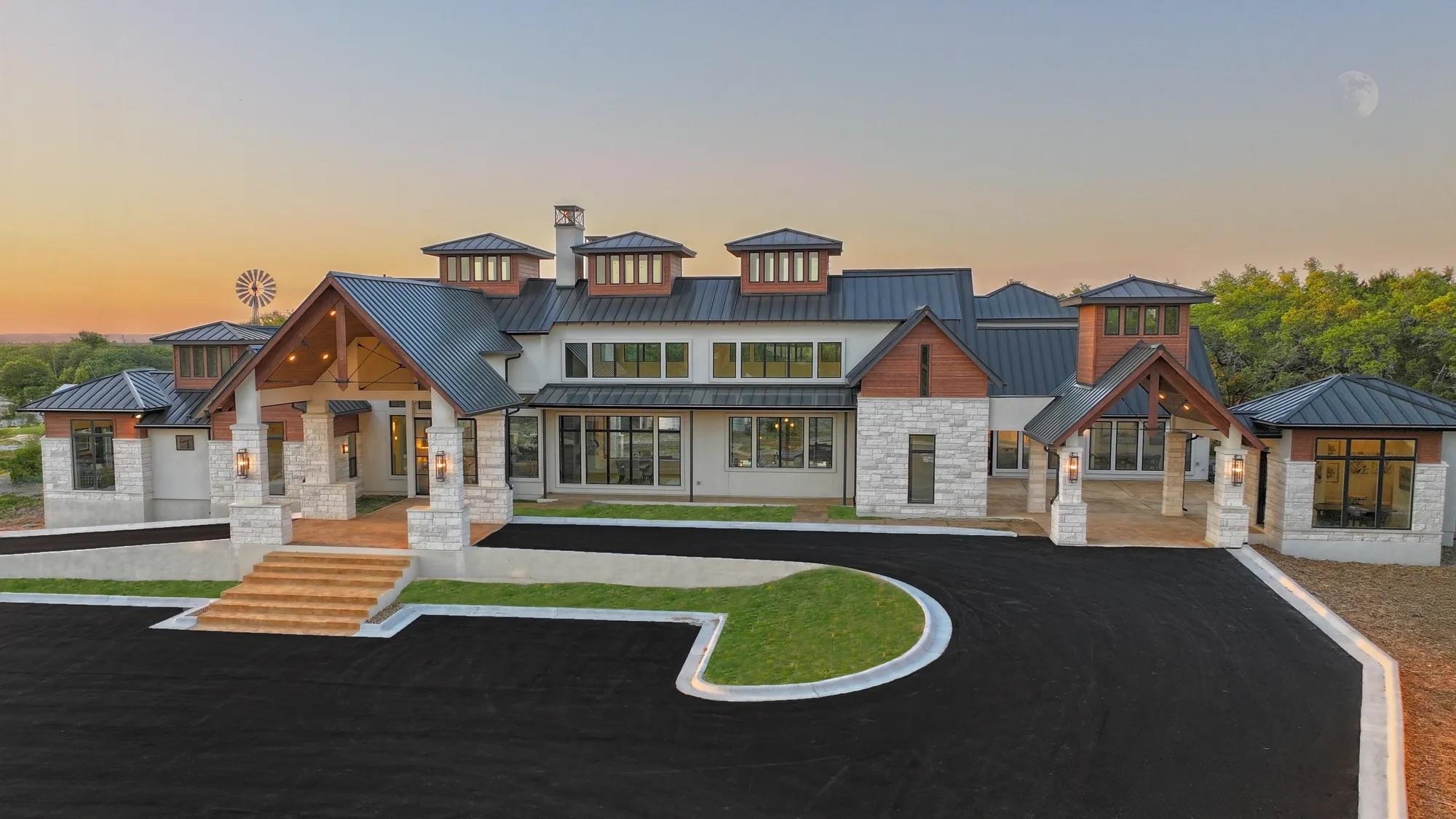 7505 U.S. 290, Johnson City