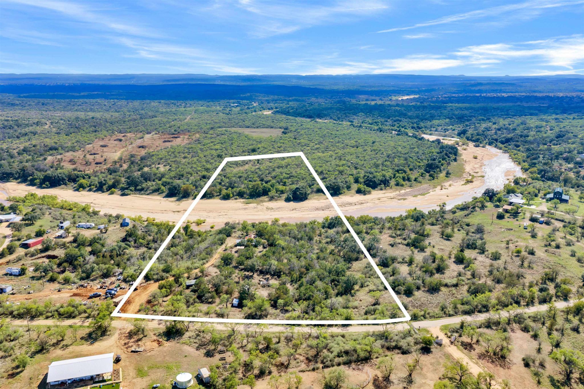 198 CR 316, Llano